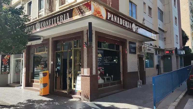 Panadería y Confitería La Esquinita