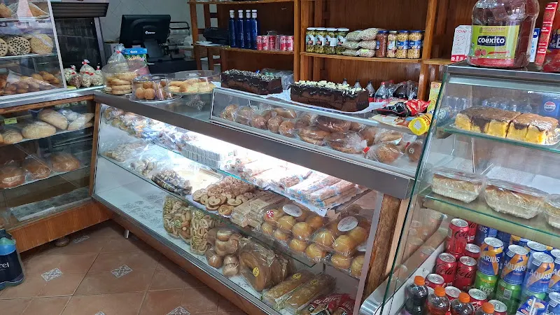 Panadería Santa Ana Colombiana - Panadería en Málaga - foto 2