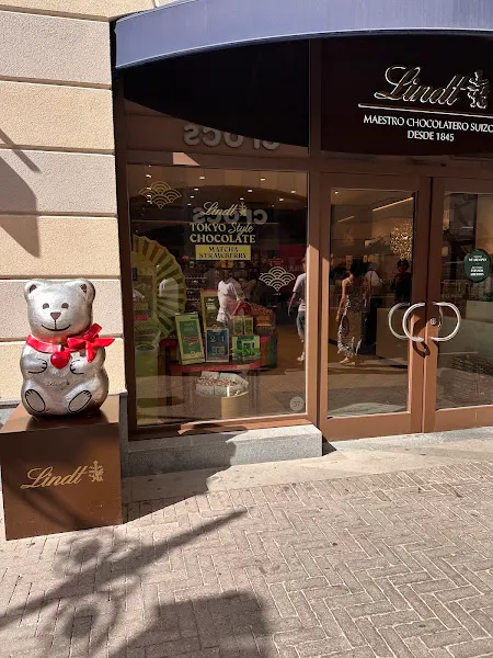 Lindt - Tienda de productos de chocolate en Málaga - foto 2