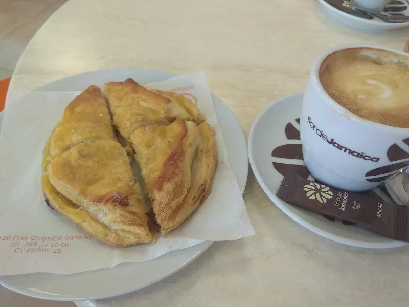 Confitería Guillén - Panadería en Murcia - foto 2