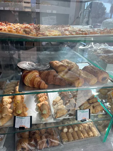 Los Girasoles confiteria - Panadería en Murcia - foto 2