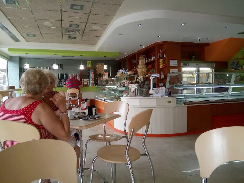 Confitería Calasanz - Panadería en Murcia - foto 2