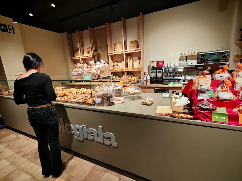 La Colegiala ( Santiago y Zaraiche) - Pastelería en Murcia - foto 2