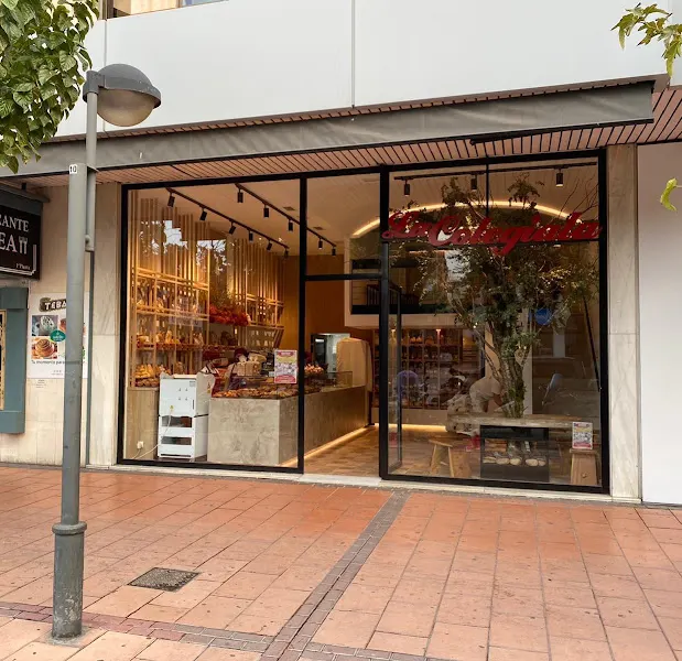 La Colegiala - Panadería en Murcia - foto 2