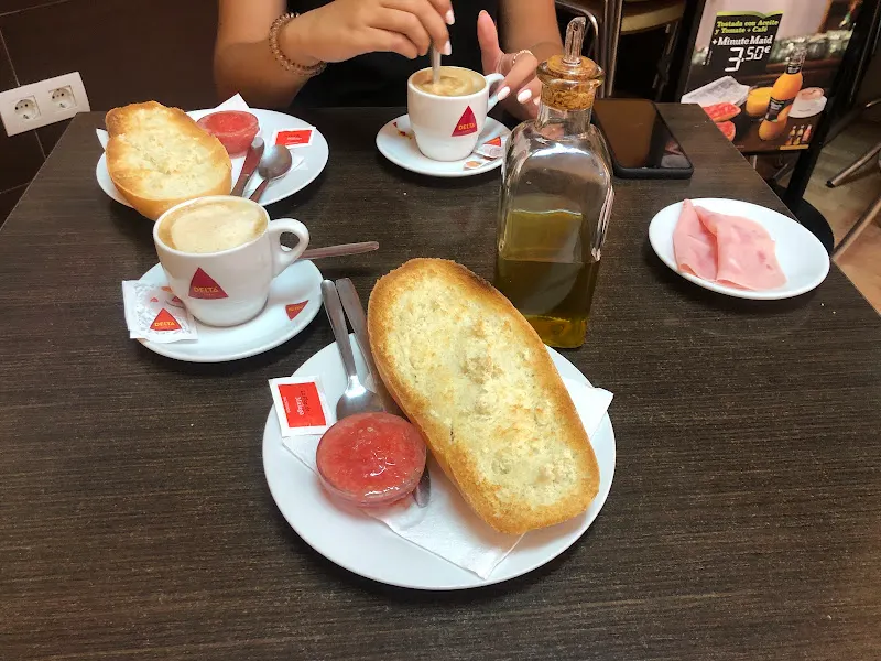 Jessica Cafetería Panadería - Panadería en Córdoba - foto 2
