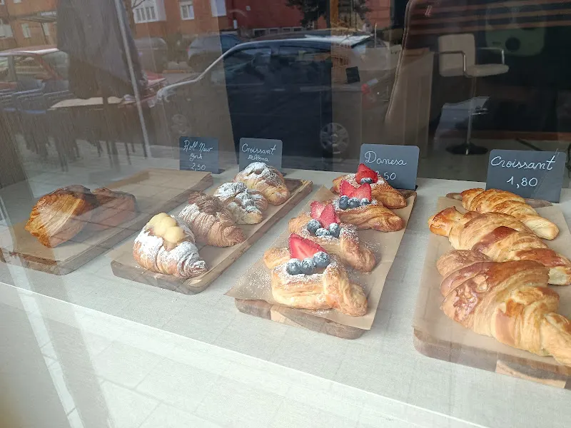 Rústico Panes & Laminados - Pastelería en Gijón - foto 2