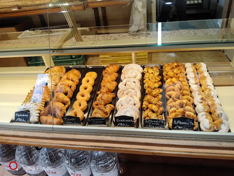 Panadería Yaya Maria - Panadería en Hospitalet de Llobregat (L) - foto 2