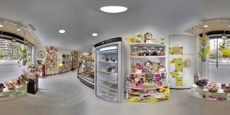 Pastelería Regals Milangels - Tienda de productos de chocolate en Hospitalet de Llobregat (L) - foto 2
