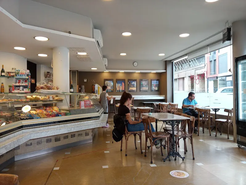 Pastisseria Forn del Progrés (Ctra. Montcada) - Panadería en Terrassa - foto 2