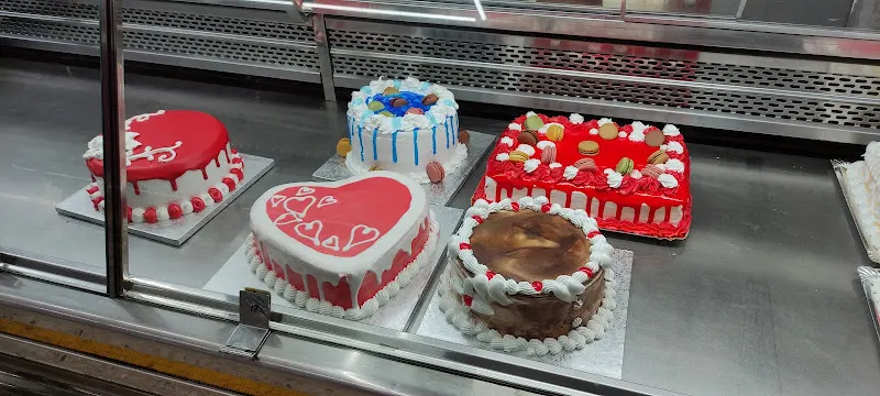 El Primo: panadería y pastelería latina colombiana - L'Hospitalet de Llobregat