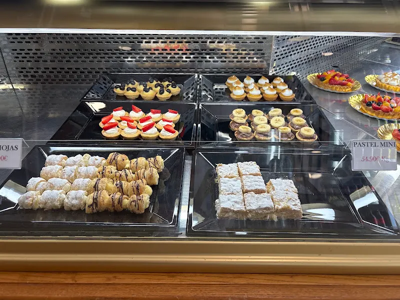 Pasteleria Mariluz by Alfajores Torreon del Monje - Pastelería en Coruna (A) - foto 2