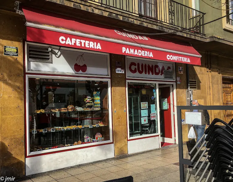 Panadería Confitería Guindas - Pastelería en Oviedo - foto 2