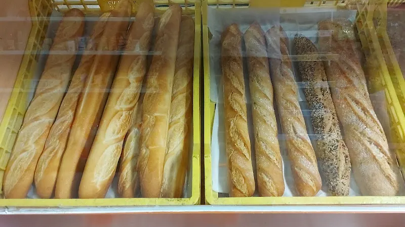 Super Mercat Trebol Forn De Pa - Panadería en Badalona - foto 2