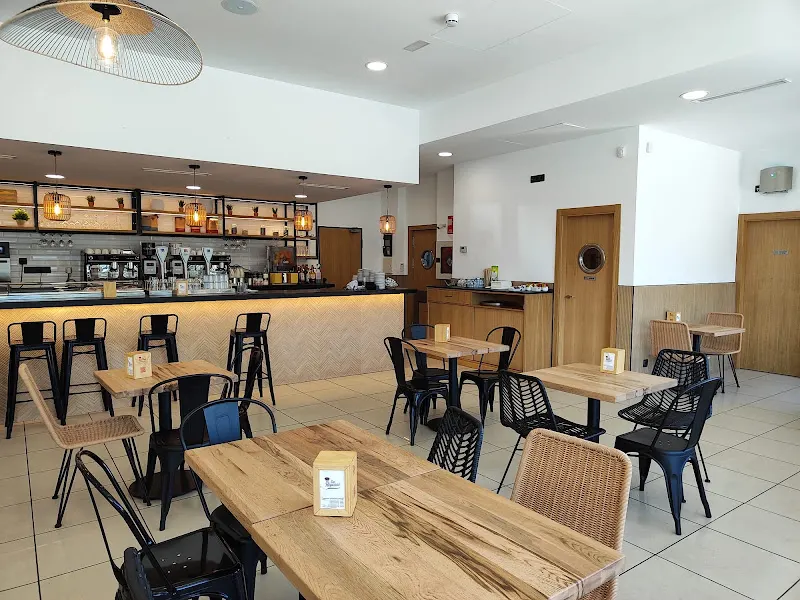 Los Reyunos. Pastelerías, Panaderías, Cafeterías - Casa Central. - Pastelería en Mostoles - foto 2
