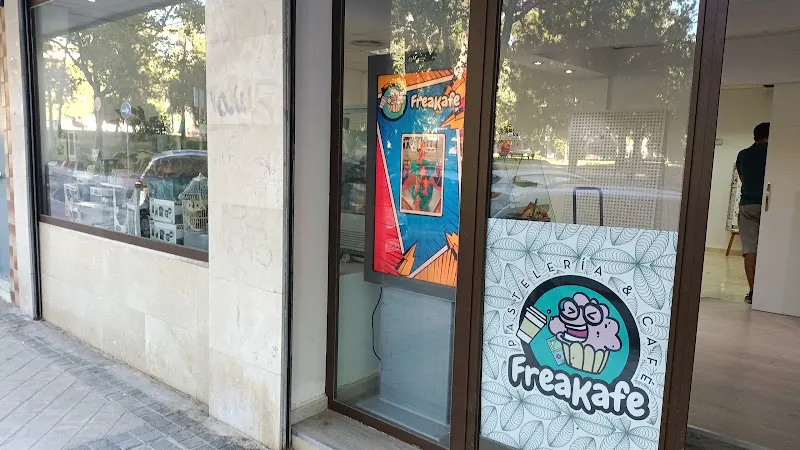 Freakafe, Pastelería creativa Eventos y Talleres infantiles - Pastelería especializada en tartas nupciales en Mostoles - foto 3