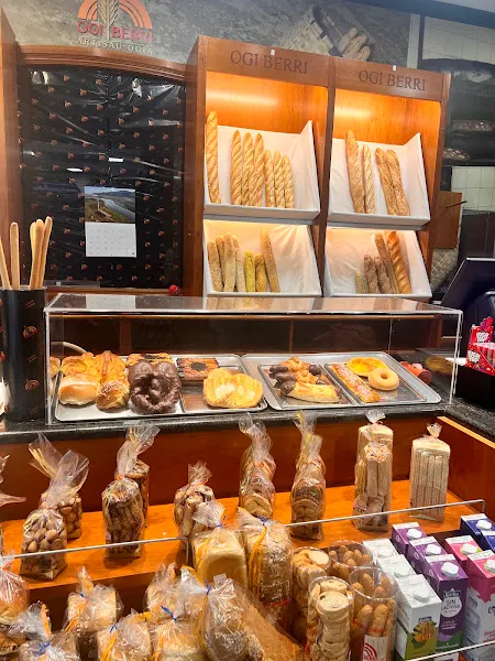 Kafetegia Izoztegia Okindegia Gozotegia - Panadería en Donostia-San Sebastian - foto 3