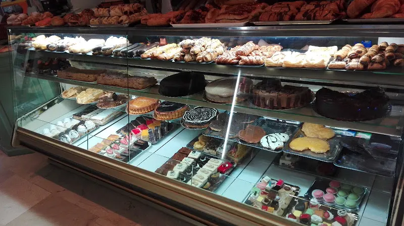 Obrador Los Almendros S C - Panadería en Marbella - foto 2