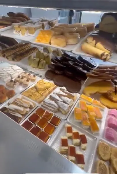 LA ARTESANA, PANADERIA PASTELERIA Y MAS