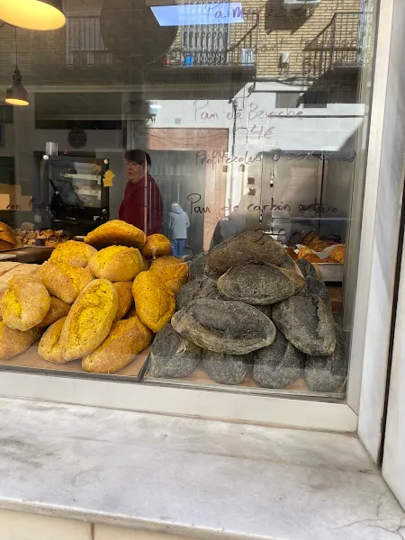 Cristóbal Medina Tirado - Panadería en Jaén - foto 3