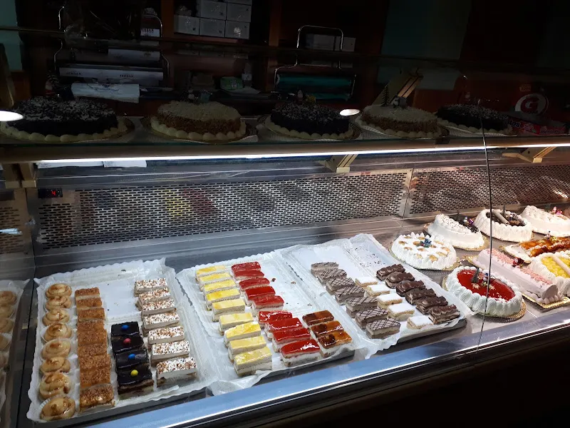 Panadería Y Pastelería Jordan - Panadería en Baza - foto 2