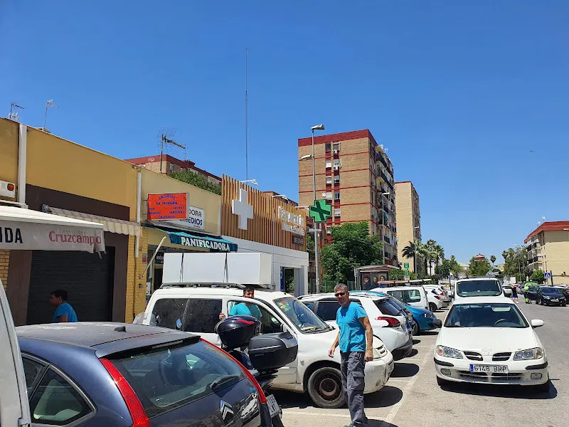 Panificadora Los Remedios - Tienda de alimentación en Bormujos - foto 2